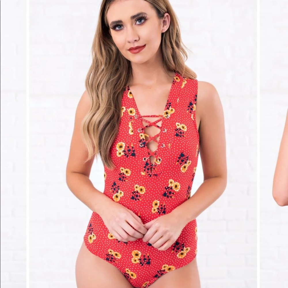 🌼NWOT NanaMac’s Floral Bodysuit🌼